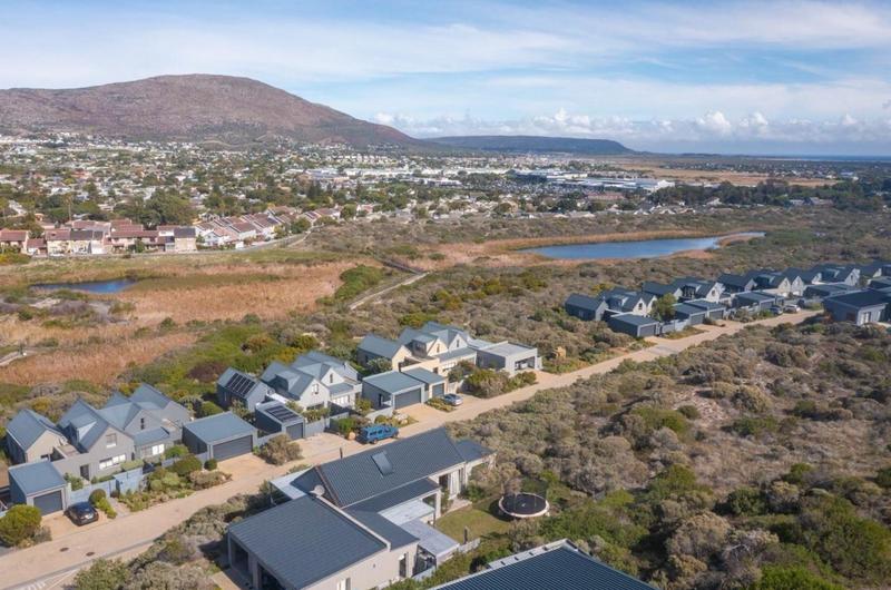 4 Bedroom Property for Sale in Crofters Valley Western Cape
